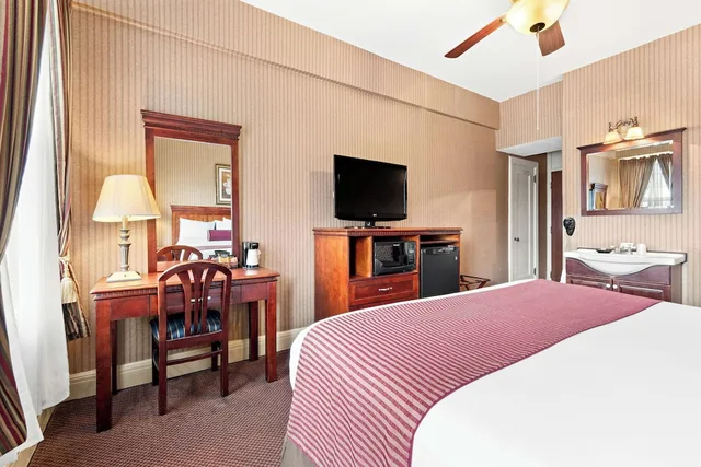 جناح بسرير كينج بحوض جاكوزي، Genetti Hotel SureStay Collection By Best Western 3/6