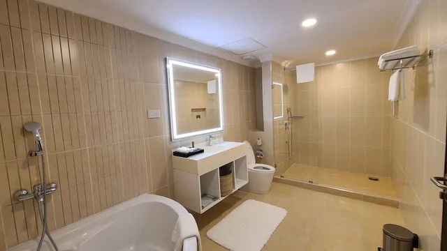 جناح تنفيذي بسرير كينج، Urban by CityBlue Dar es Salaam 4/5