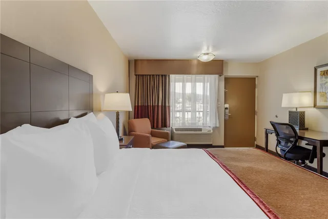 غرفة بسرير كينج، Best Western Plus Cedar City 1/3