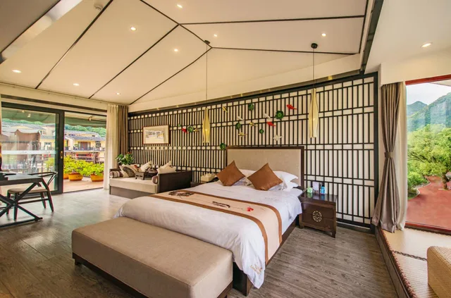 غرفة بسرير كينج بإطلالة على الجبل، Peach Blossom River Resort 2/7