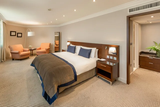 جناح بغرفتي نوم، Athenaeum Intercontinental Hotel 2/7