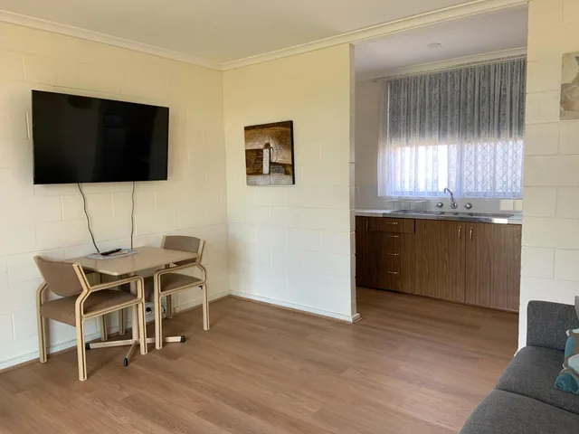 شقة بغرفتي نوم، Plainsman Motel 2/2