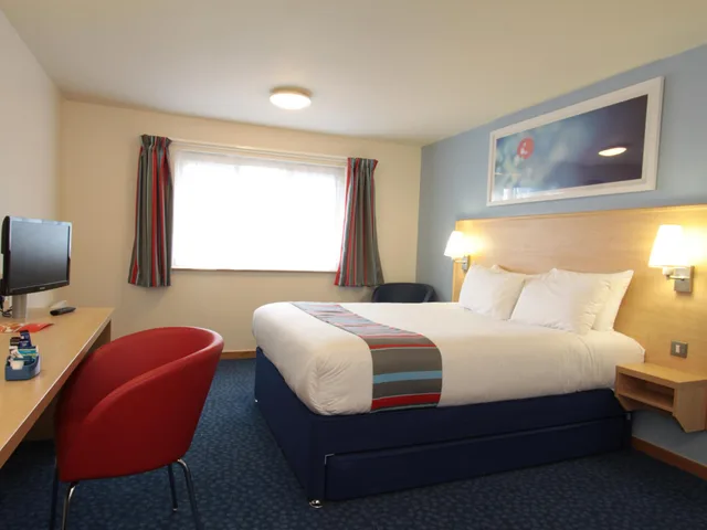 غرفة قياسية بسرير مزدوج، Travelodge Windsor Central 1/2