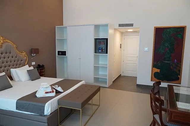 جناح جونيور بسرير كوين، Art Resort Galleria Umberto. 1/7