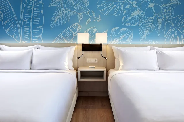 Room, 2 Queen Beds, Partial Ocean View, Curacao Marriott Beach Resort 2/7