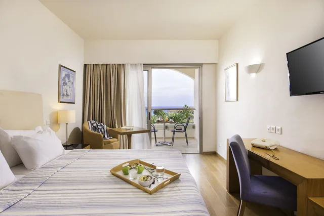 غرفة بسريرين منفصلين بإطلالة على البحر، Kassandra Palace Seaside Resort 2/9