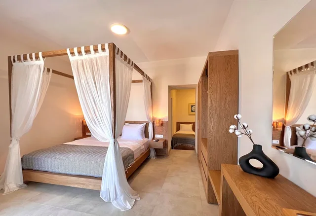 2 Bedrooms, Exclusive, Suite, Queen and Twin Beds, Beach Side, Patio، Lavinya Otel 3/4