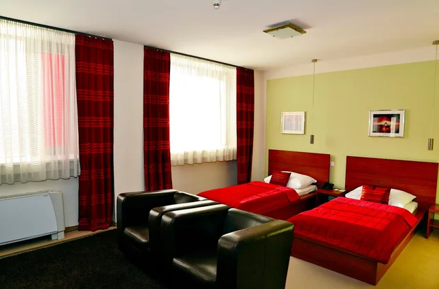 غرفة بزنس بسريرين منفصلين، Aston Business Hotel 2/6