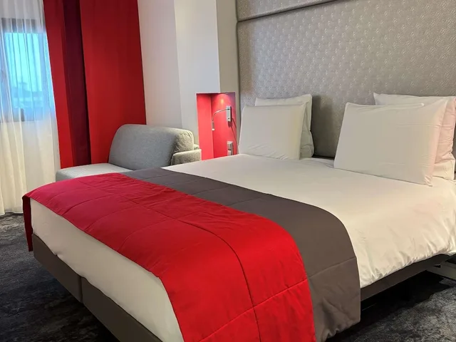غرفة سوبيريور بسرير مزدوج مع أريكة، Hotel Mercure Paris Montmartre Sacre-Coeur 1/9