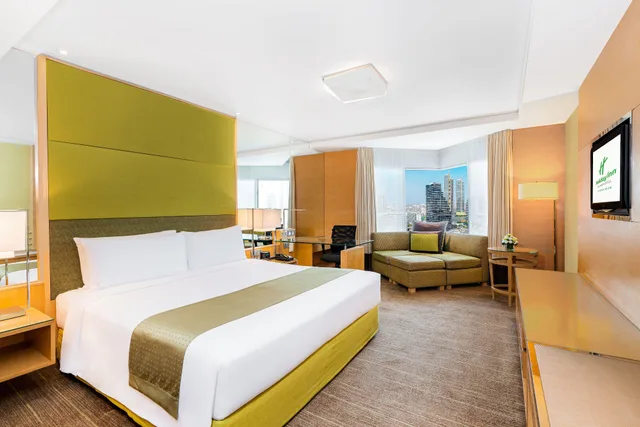 جناح بريميوم بسرير كينج، Holiday Inn Bangkok Silom 1/5