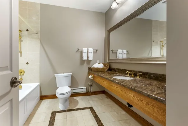 Signature, King Bed, Sofa, Jetted Tub, Christies Mill Waterfront Resort and Spa 9/10