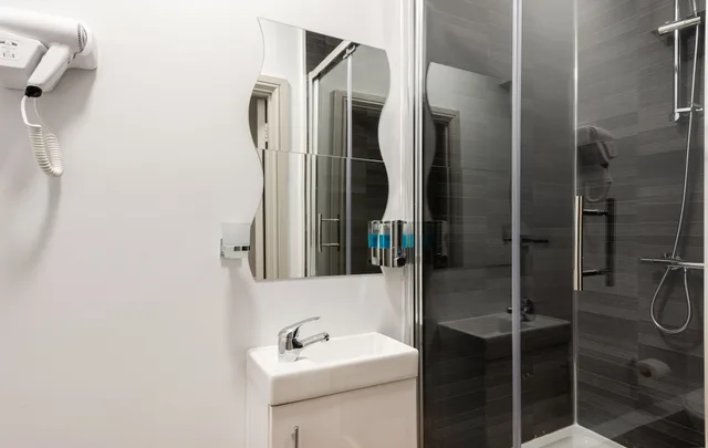 Skylight, Double Bed, Private Bathroom، Central Hoxton Shoreditch 7/10