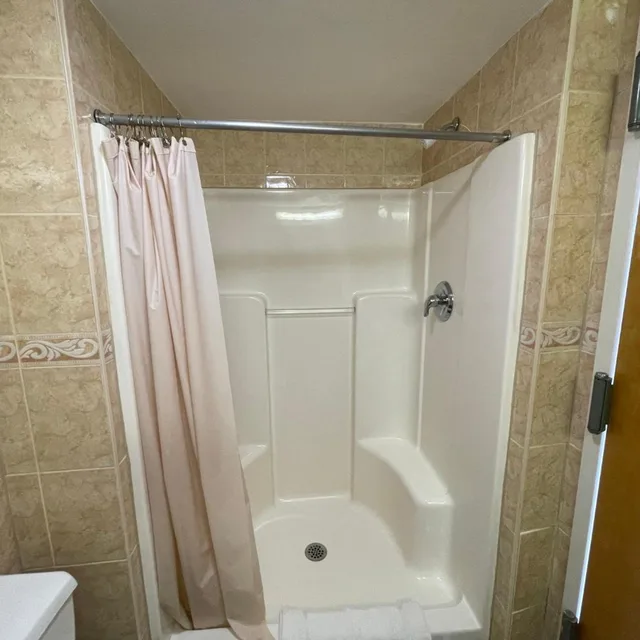 غرفة بسرير كينج بجاكوزي، Sea Palace Inn 2/2
