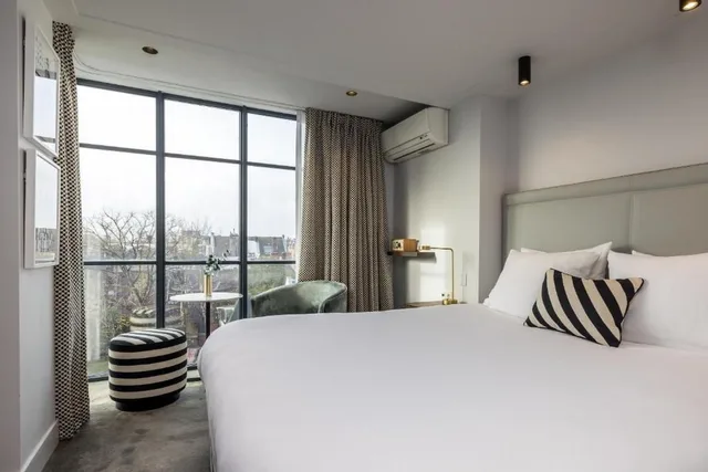 غرفة بسرير مزدوج بإطلالة على الحديقة، Pillows Luxury Boutique Hotel Anna Van Den Vondel Amsterdam 1/4