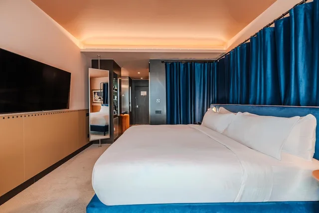 غرفة قياسية بسرير كينج، Cenica Porto Hotel, Curio Collection by Hilton 6/8