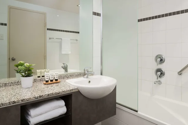 Executive, Queen Bed, Esplanade Hotel Fremantle by Rydges 4/4