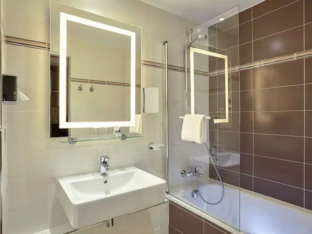 غرفة كلاسيكية بسرير مزدوج وسرير فردي، Mercure Versailles Paris Ouest 10/10