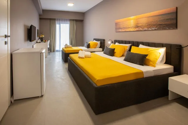 غرفة عائلية بإطلالة على الحديقة، First Joy Hotel 1/10