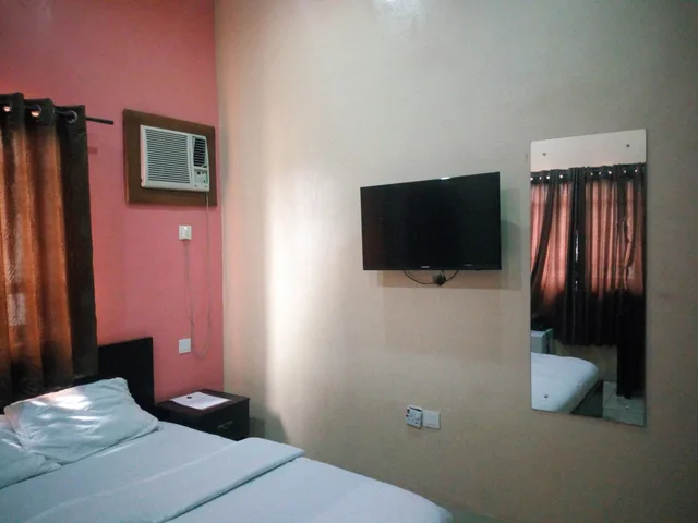 غرفة بسرير مزدوج، Peak Court Hotels 2/4