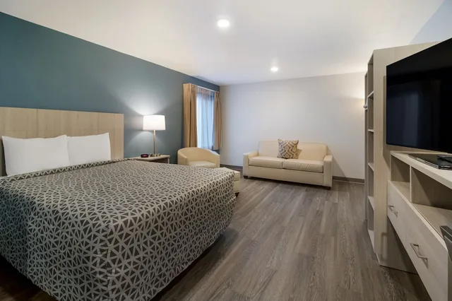 جناح بسرير كوين مع أريكة لذوي الإعاقة، WoodSpring Suites Hermitage - Nashville Airport 1/4
