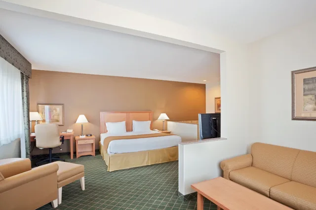جناح بسرير كينج، Holiday Inn Express and Suites Lincoln South 1/10