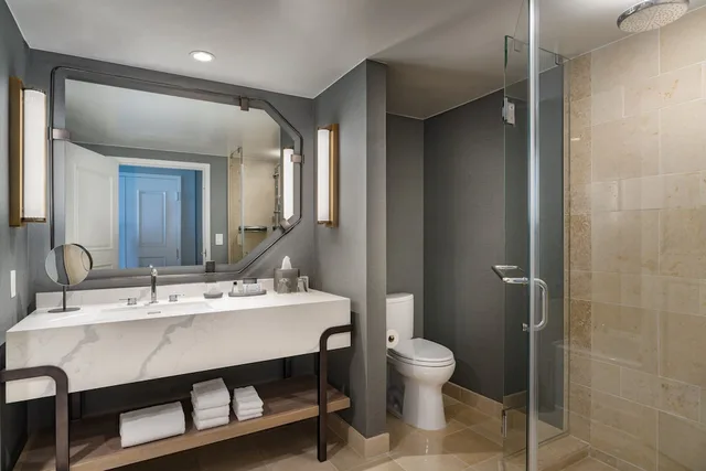 غرفة بسرير كينج مع أريكة، JW Marriott Orlando Grande Lakes 3/5