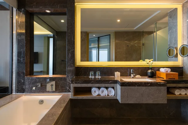 غرفة كلوب بسرير كينج، Renaissance Huizhou Hotel 5/7