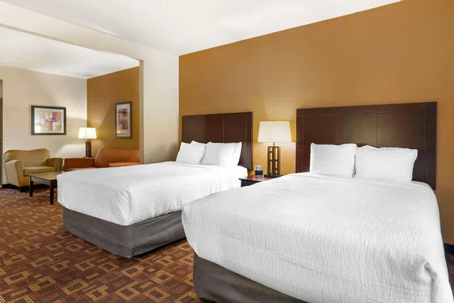 جناح بسريرين كوين، Best Western Plus Goliad Inn and Suites 1/3