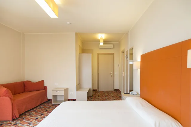 غرفة سوبيريور بسريرين منفصلين وسرير بطابقين، Hotel Royal Village 1/10