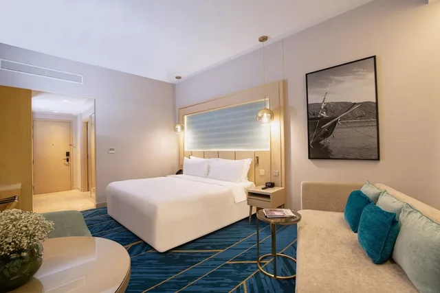 غرفة سوبيريور بسريرين منفصلين بإطلالة على المسبح، Maani Muscat Hotel & Suites 5/8