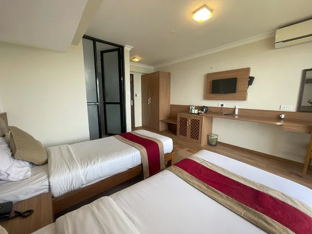 غرفة ديلوكس بسريرين منفصلين وسرير كينج، Hotel Himalayan Villa Pvt Ltd 1/10