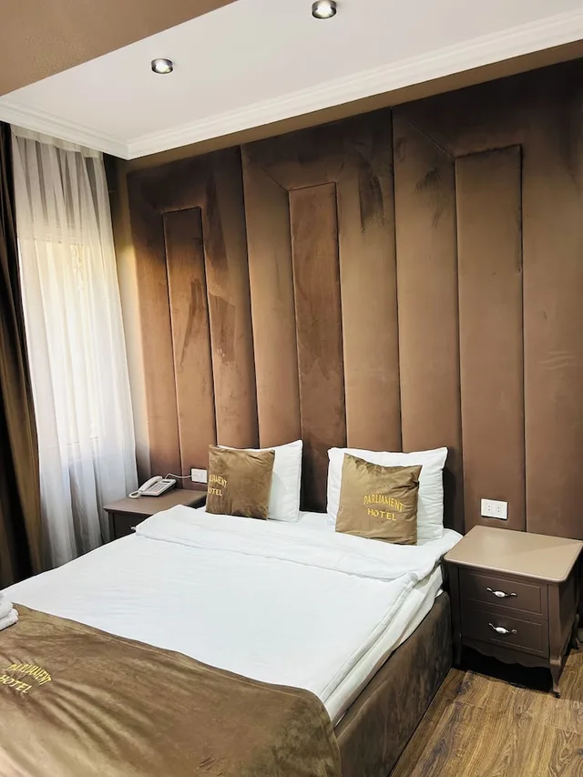 غرفة اقتصادية بسرير كينج بغرفة نوم واحدة، Parliament Hotel & Restaurant 10/10