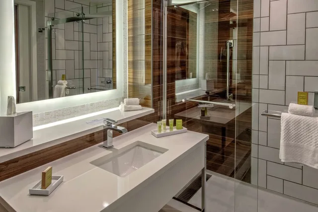 غرفة تنفيذية بسرير كينج، Hilton Franklin Cool Springs 3/4
