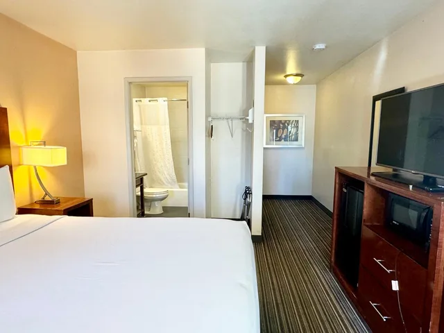 جناح، Rodeway Inn Martinez, CA 1/4