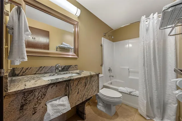 غرفة قياسية بسرير كينج مع أريكة، Best Western Plus Prairie Inn 7/7