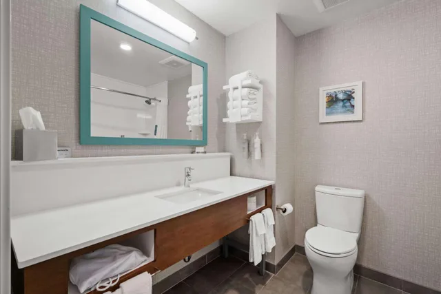 غرفة بسرير كينج بإطلالة، Hampton Inn Morro Bay 5/7