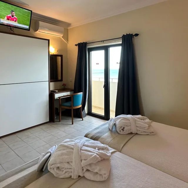 غرفة رباعية بإطلالة على البحر، Avenida Praia 3/10