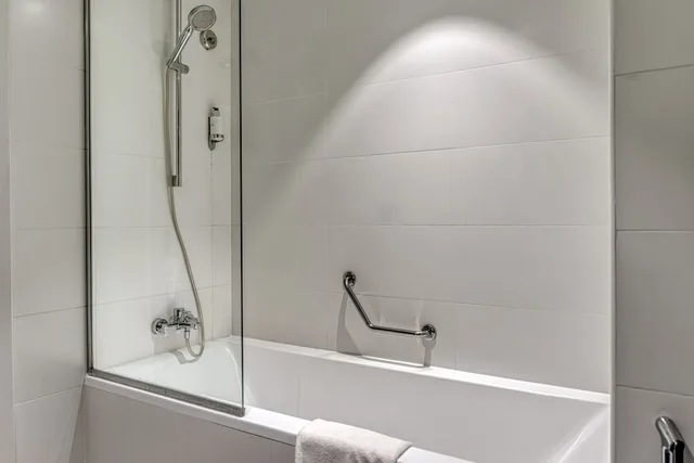 Tryp, King Bed, High Floor، Tryp By Wyndham Dubai 8/8