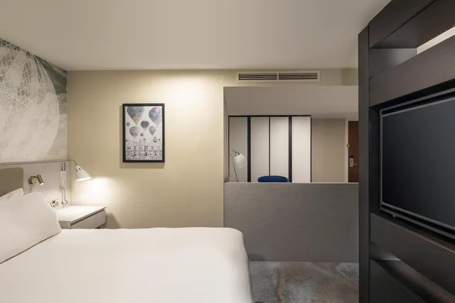 Deluxe, Family, King Bed, Sofa, DoubleTree by Hilton Hotel & Spa Chester 6/10