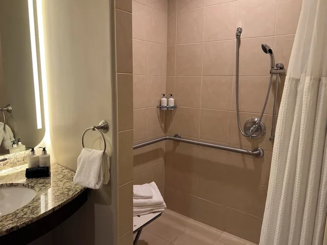 Room, King Bed, Village View, Accessible, River Terrace Inn 5/5