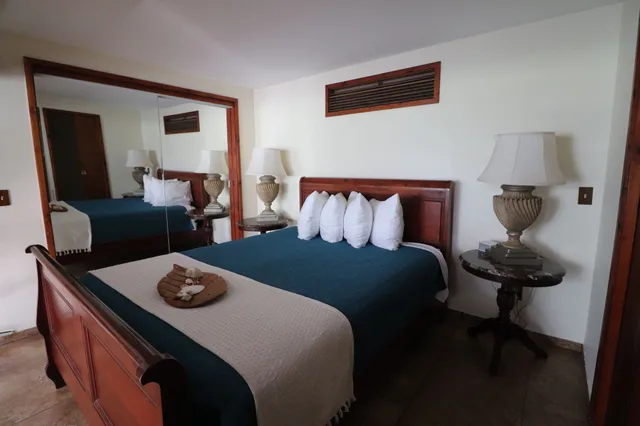 غرفة ديلوكس بسرير كينج وسرير كوين بحمام خاص، Hawaii Island Resort 2/4