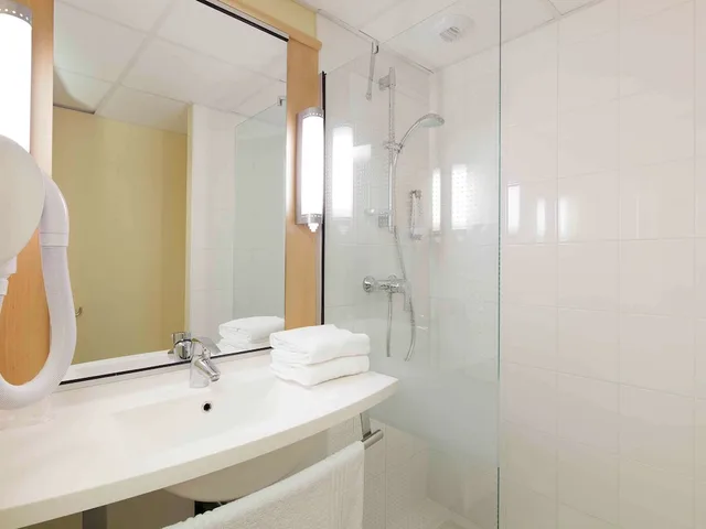 غرفة قياسية بسرير مزدوج وسرير فردي، Ibis Guingamp - Coeur De Bretagne 6/7