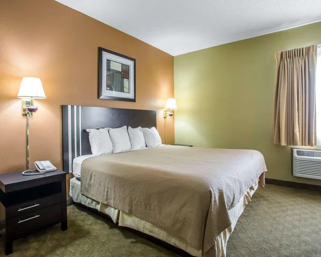 غرفة بسرير مزدوج، Quality Inn Merrillville 1/2
