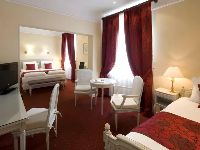 جناح جونيور ثلاثي بثلاثة أسرّة، Grand Hotel Bristol 1/2