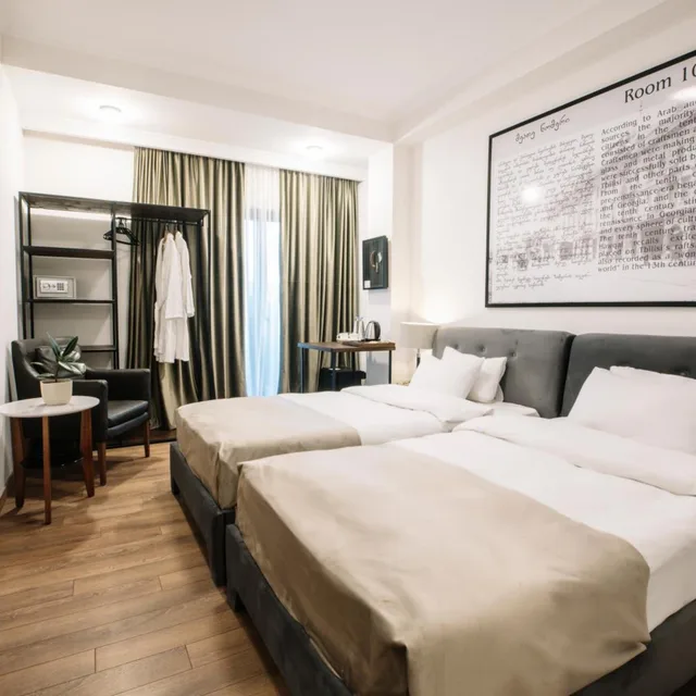 غرفة سوبيريور بسريرين منفصلين بإطلالة على المدينة بشرفة، Citadel Narikala Hotel 2/10
