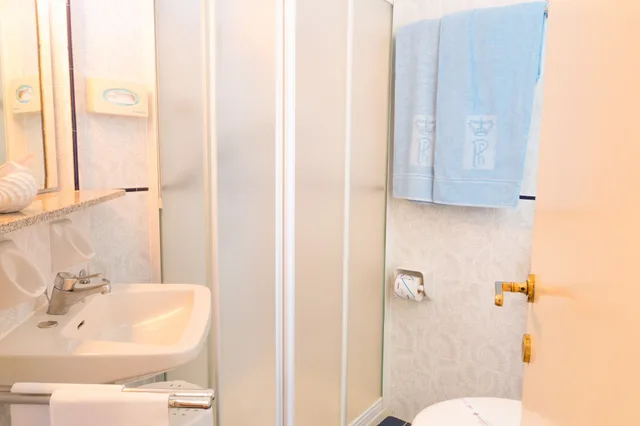 غرفة سوبيريور بسرير مزدوج وسرير فردي بإطلالة على البحر، Hotel Principe 5/5