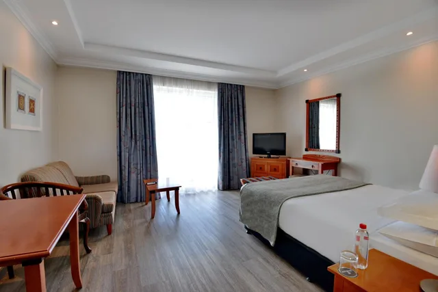 غرفة قياسية بسريرين منفصلين لغير المدخنين، Courtyard Gqeberha 3/9