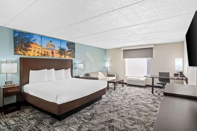 غرفة قياسية بسرير كينج، Best Western Atlanta Cumberland/Galleria Hotel 1/4