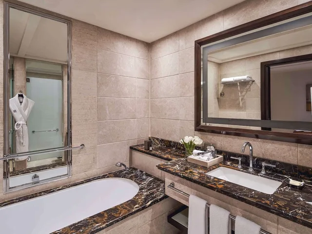 غرفة ثلاثية بثلاثة أسرّة بإطلالة على المدينة، فندق ساعة مكة فيرمونت(Makkah Clock Royal Tower A Fairmont Hotel) 10/10