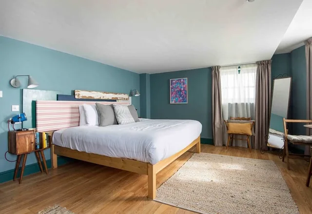 Plus, Standard, King Bed، West Beach Hotel 1/10